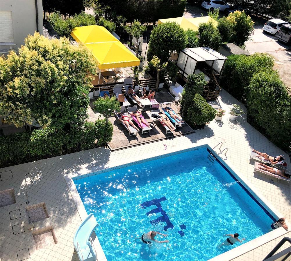 ריצ'יונה Hotel Marzia Con Piscina מראה חיצוני תמונה