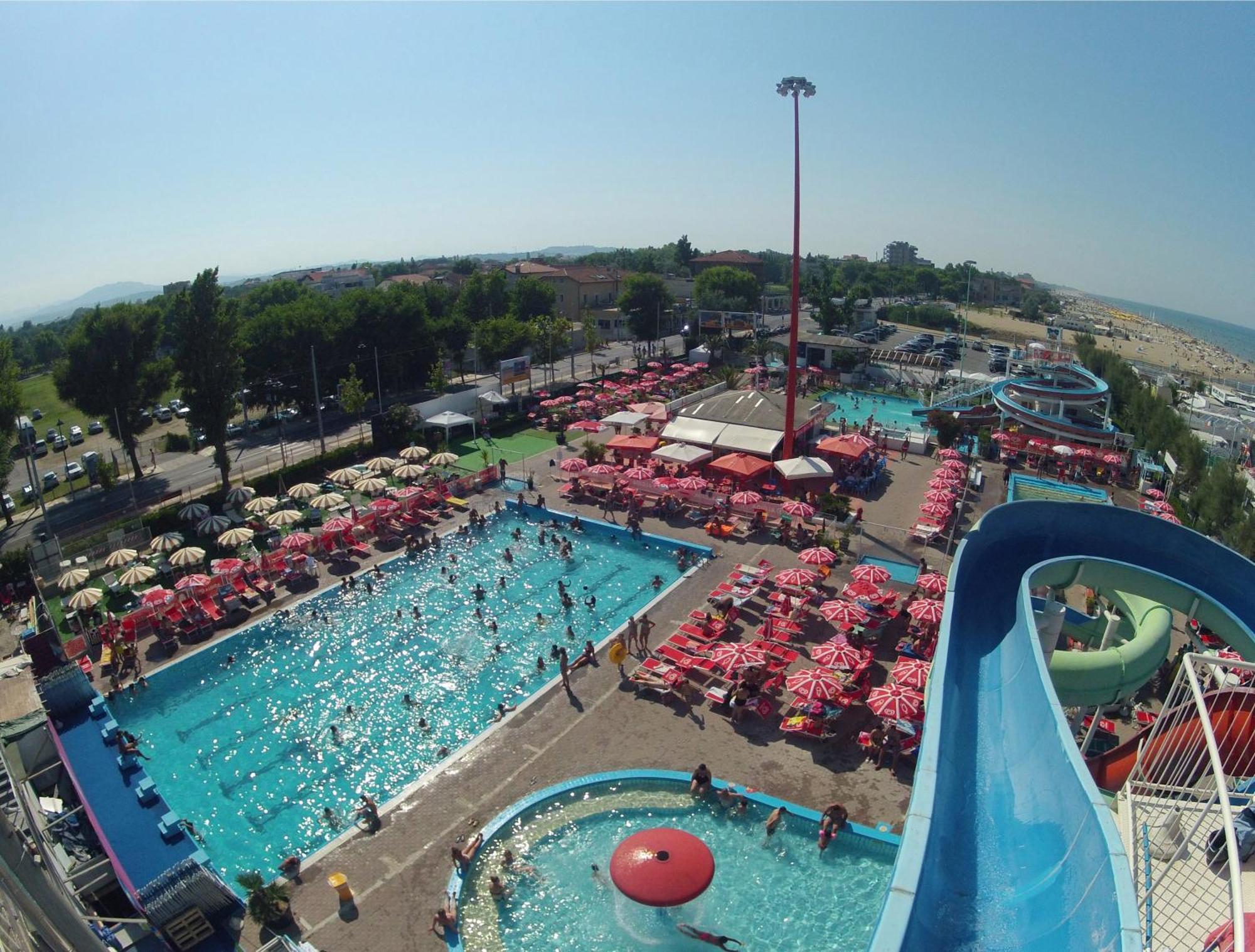 ריצ'יונה Hotel Marzia Con Piscina מראה חיצוני תמונה