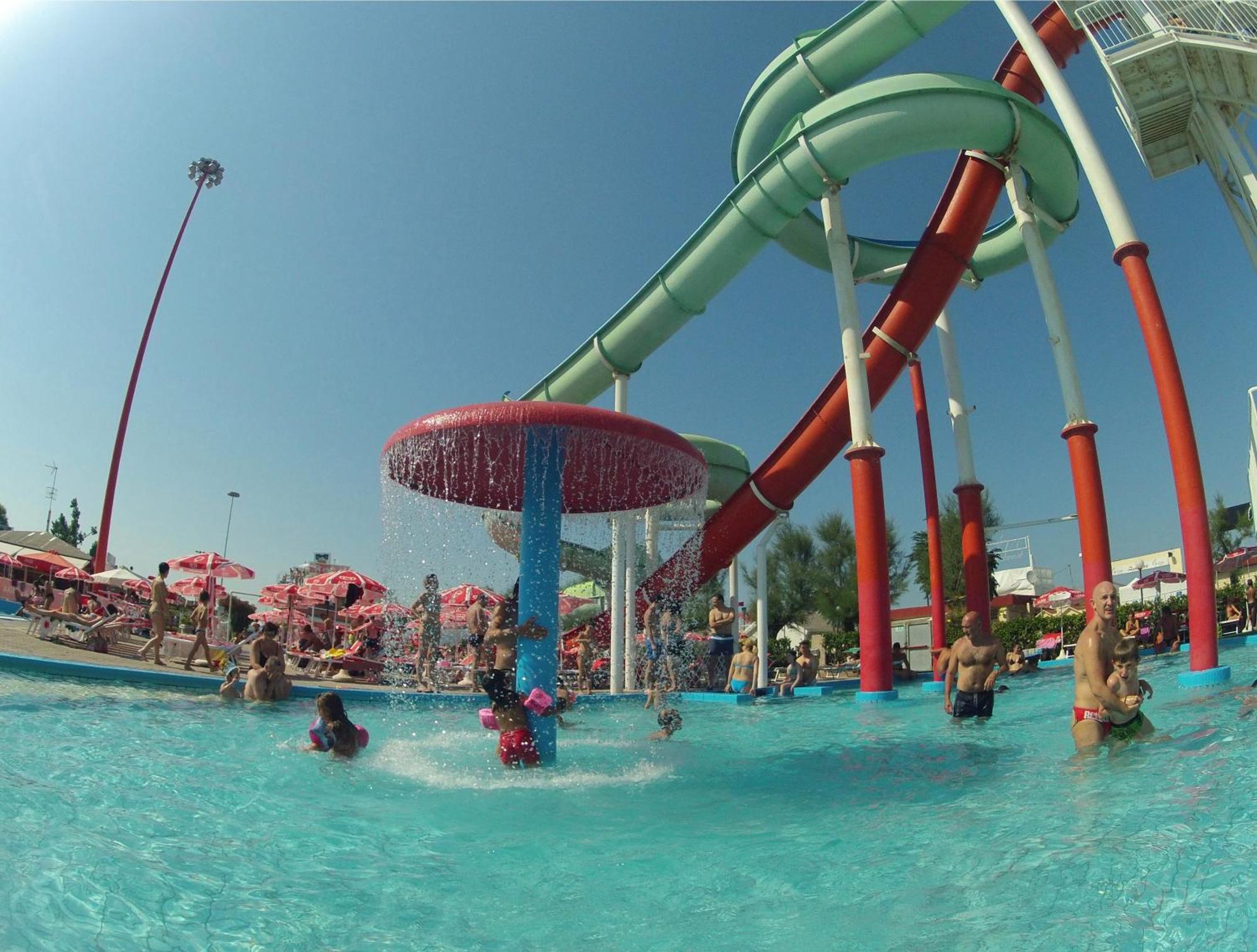 ריצ'יונה Hotel Marzia Con Piscina מראה חיצוני תמונה