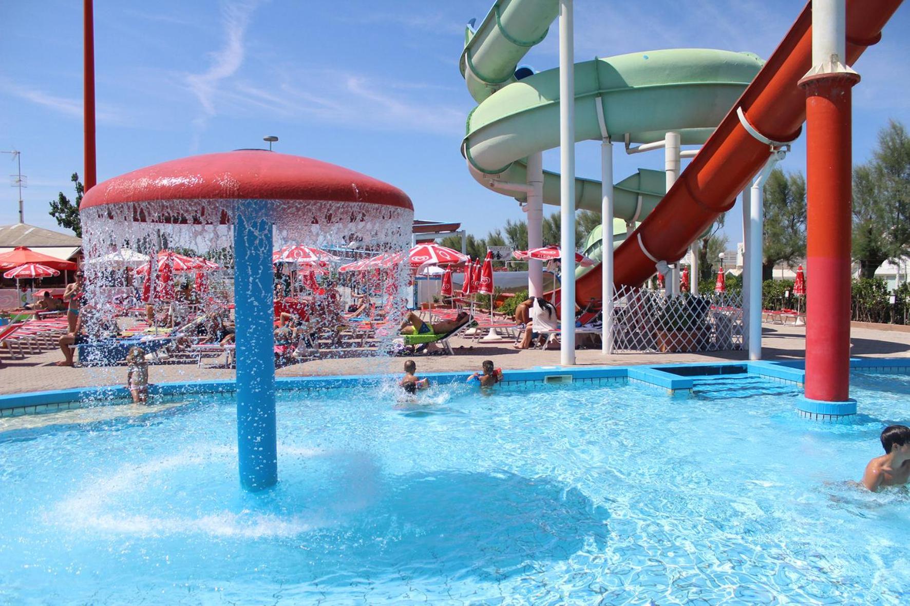 ריצ'יונה Hotel Marzia Con Piscina מראה חיצוני תמונה