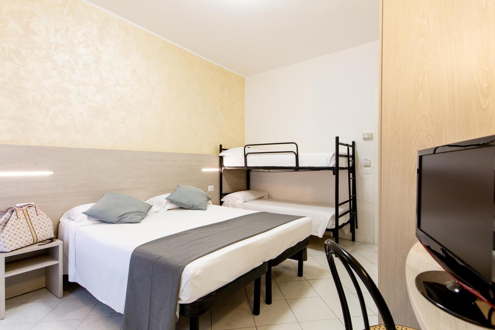 ריצ'יונה Hotel Marzia Con Piscina מראה חיצוני תמונה