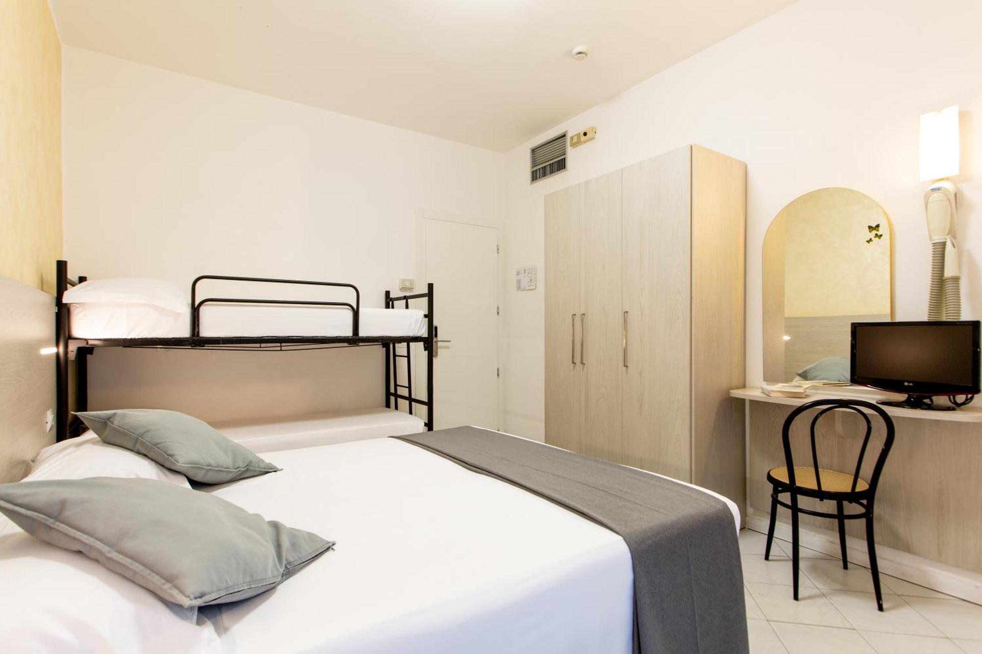 ריצ'יונה Hotel Marzia Con Piscina מראה חיצוני תמונה