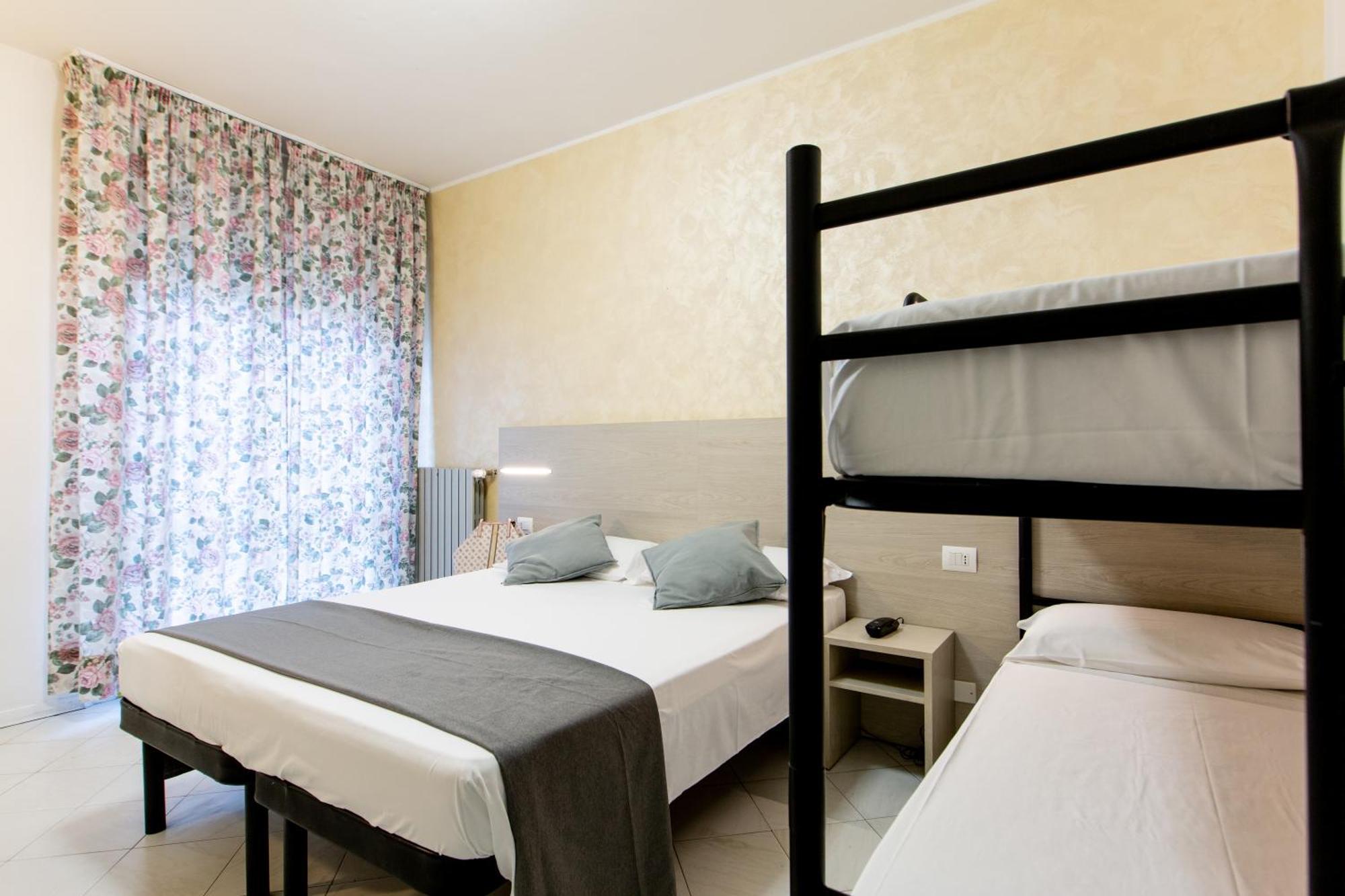 ריצ'יונה Hotel Marzia Con Piscina מראה חיצוני תמונה
