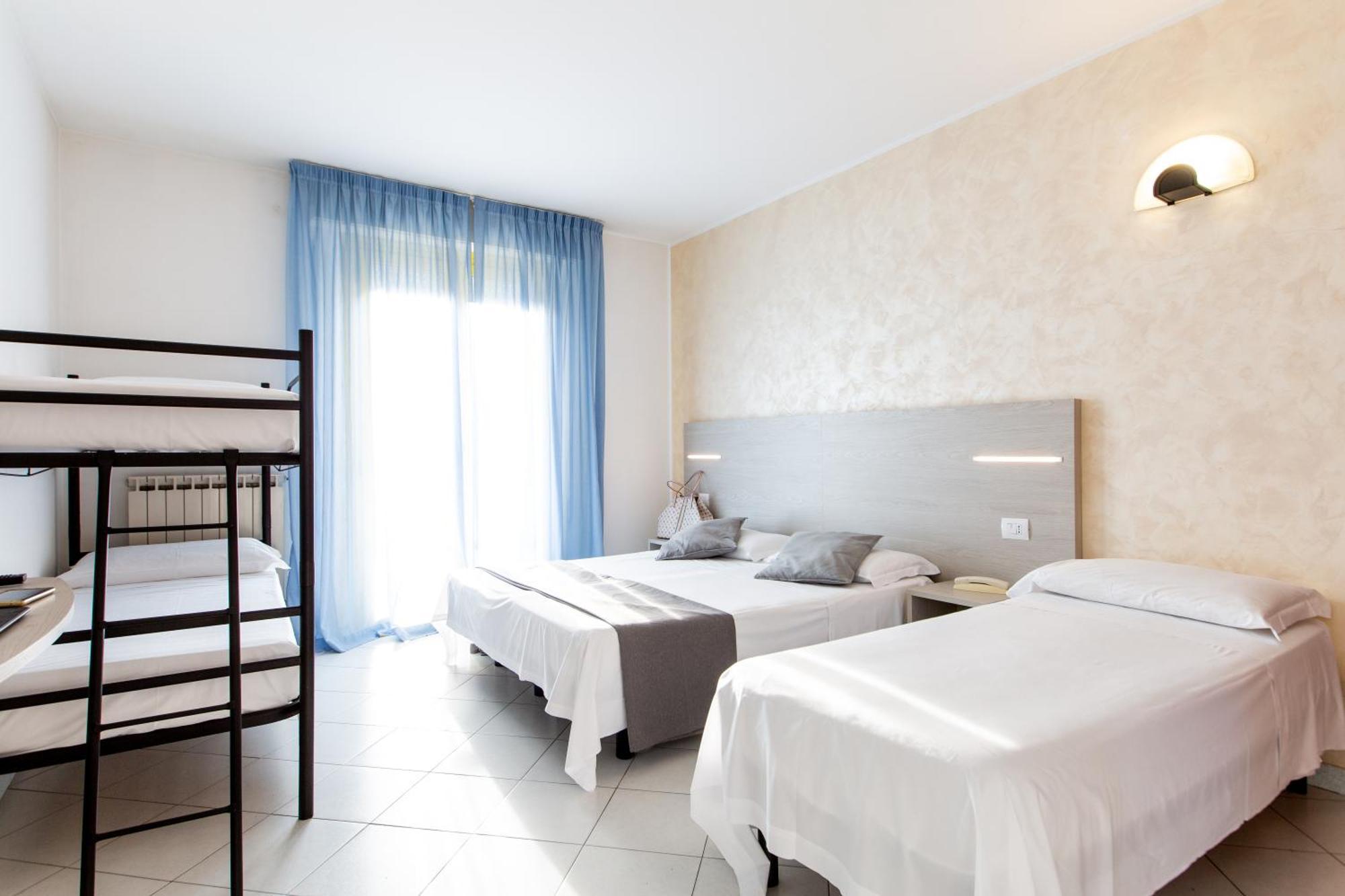 ריצ'יונה Hotel Marzia Con Piscina מראה חיצוני תמונה