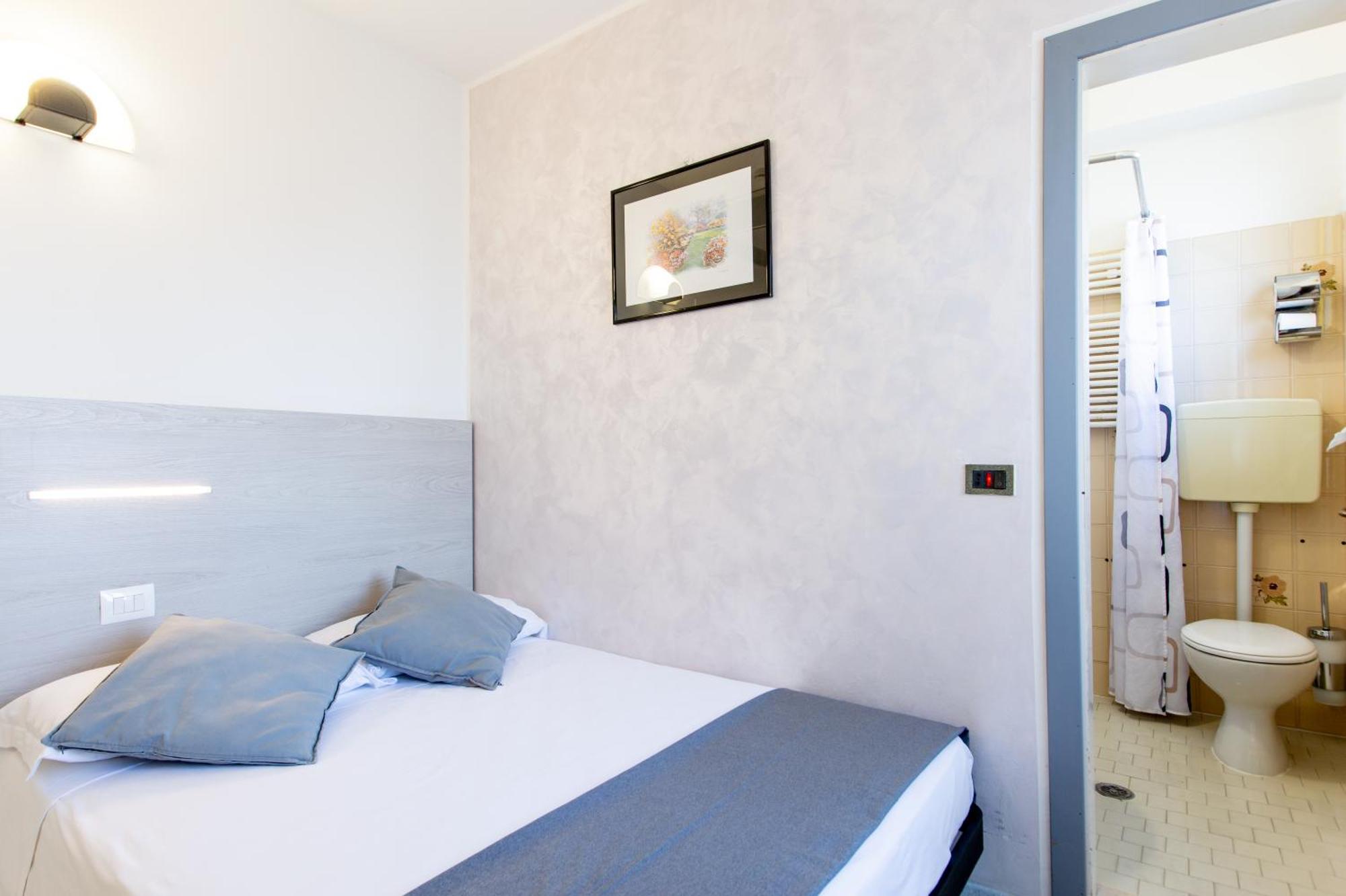 ריצ'יונה Hotel Marzia Con Piscina מראה חיצוני תמונה