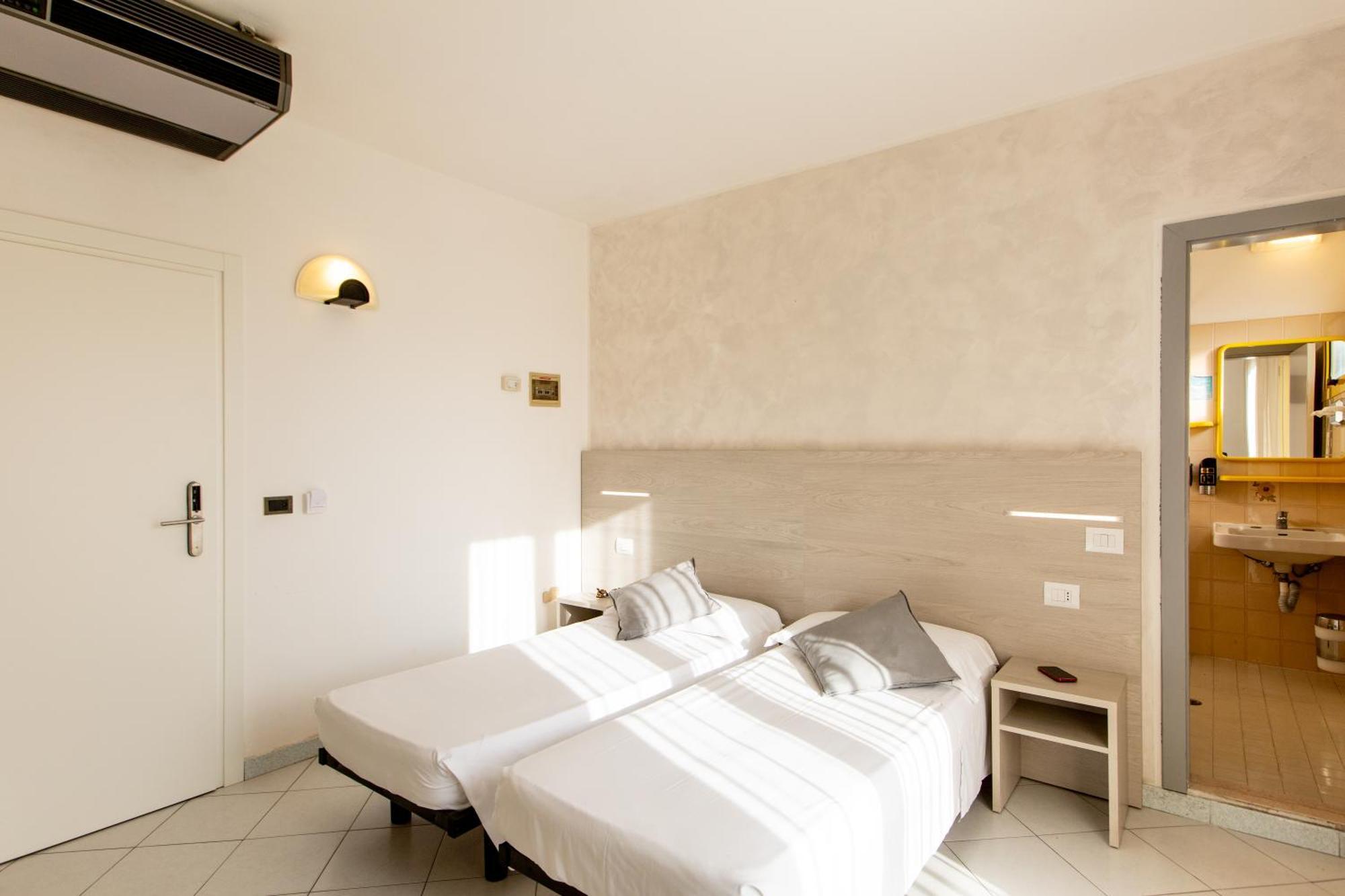 ריצ'יונה Hotel Marzia Con Piscina מראה חיצוני תמונה
