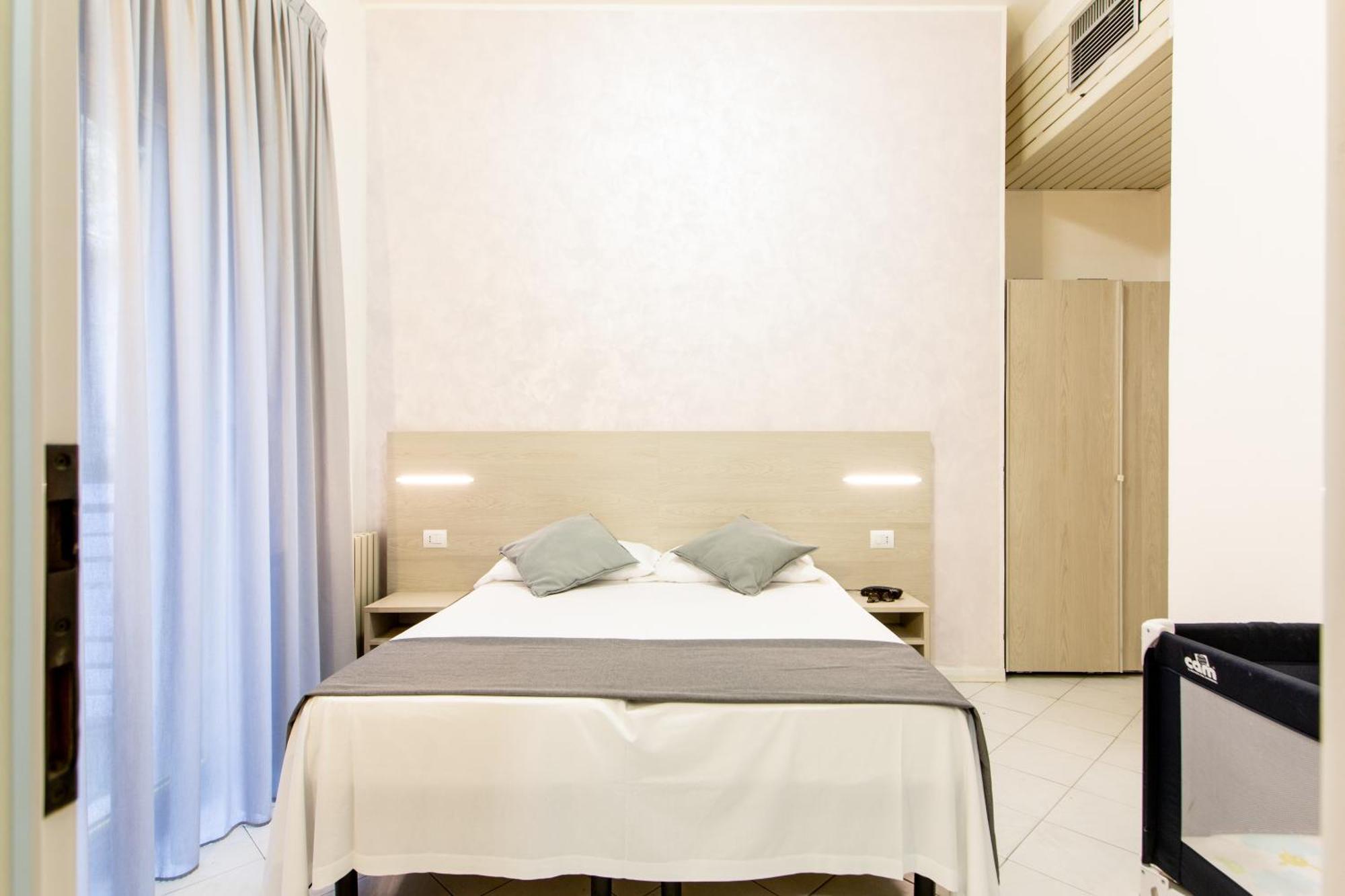 ריצ'יונה Hotel Marzia Con Piscina מראה חיצוני תמונה