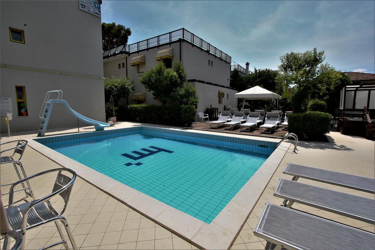 ריצ'יונה Hotel Marzia Con Piscina מראה חיצוני תמונה