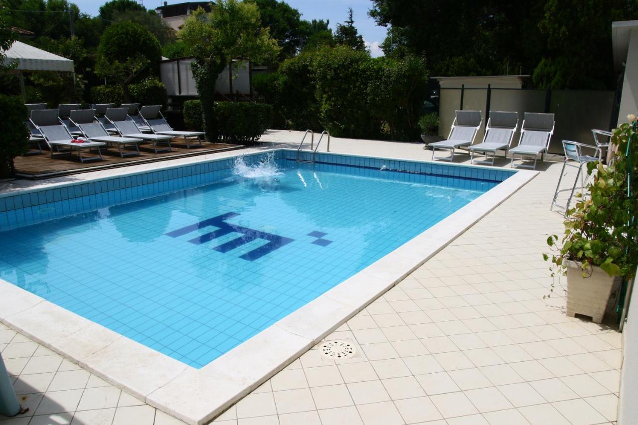 ריצ'יונה Hotel Marzia Con Piscina מראה חיצוני תמונה