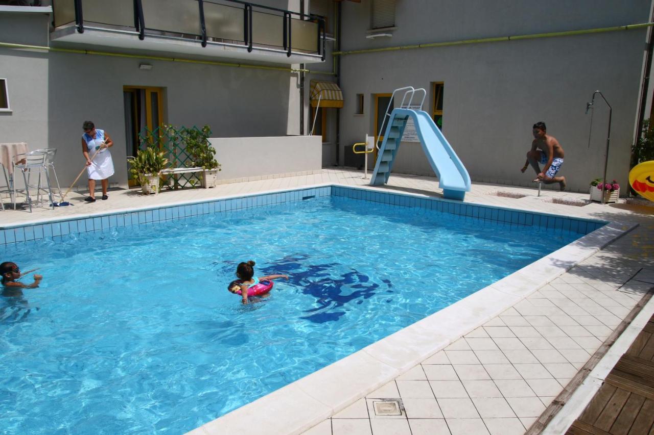 ריצ'יונה Hotel Marzia Con Piscina מראה חיצוני תמונה