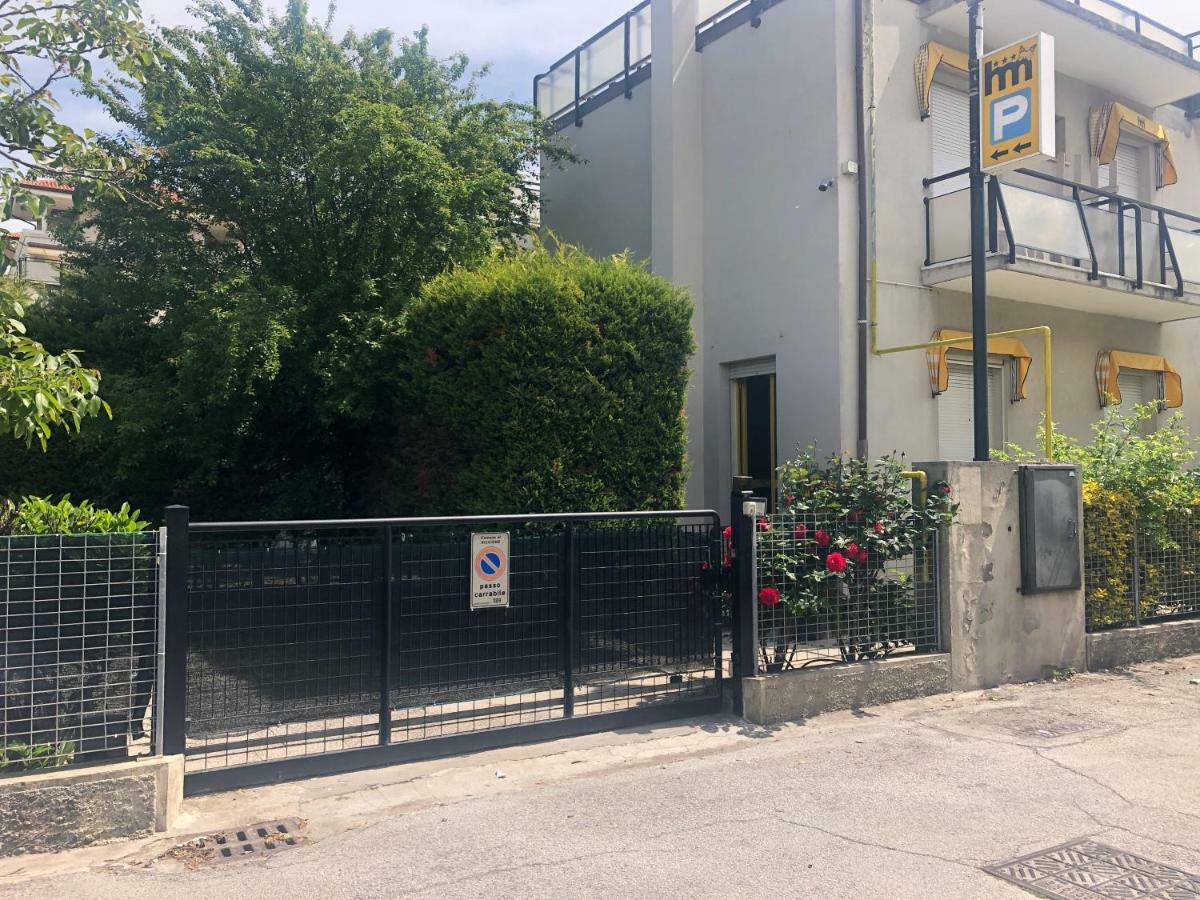 ריצ'יונה Hotel Marzia Con Piscina מראה חיצוני תמונה