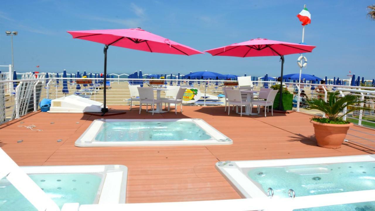 ריצ'יונה Hotel Marzia Con Piscina מראה חיצוני תמונה