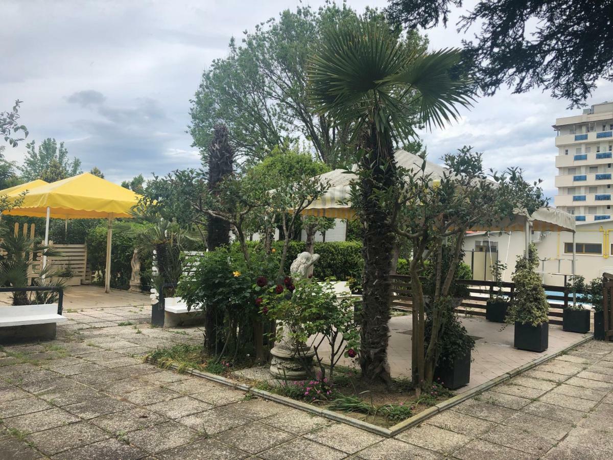 ריצ'יונה Hotel Marzia Con Piscina מראה חיצוני תמונה