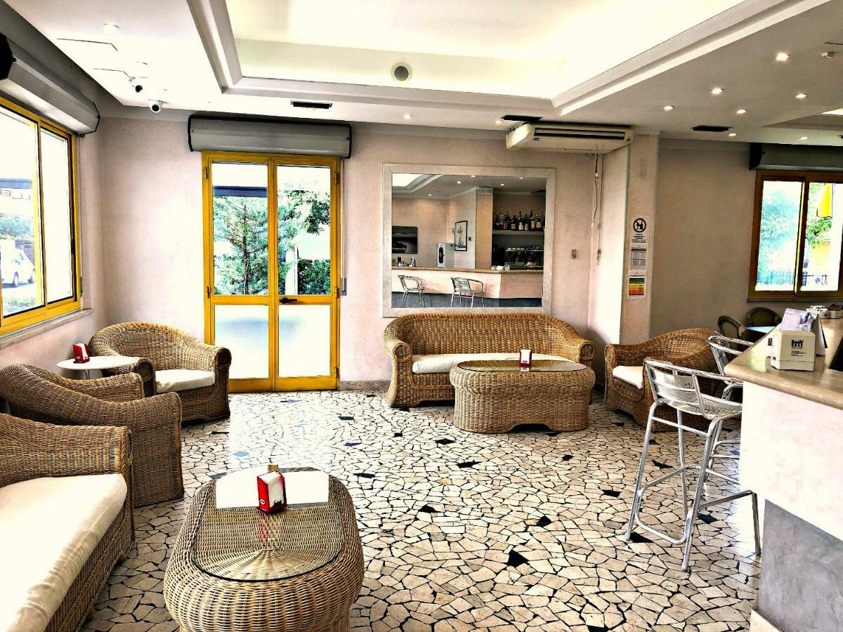 ריצ'יונה Hotel Marzia Con Piscina מראה חיצוני תמונה